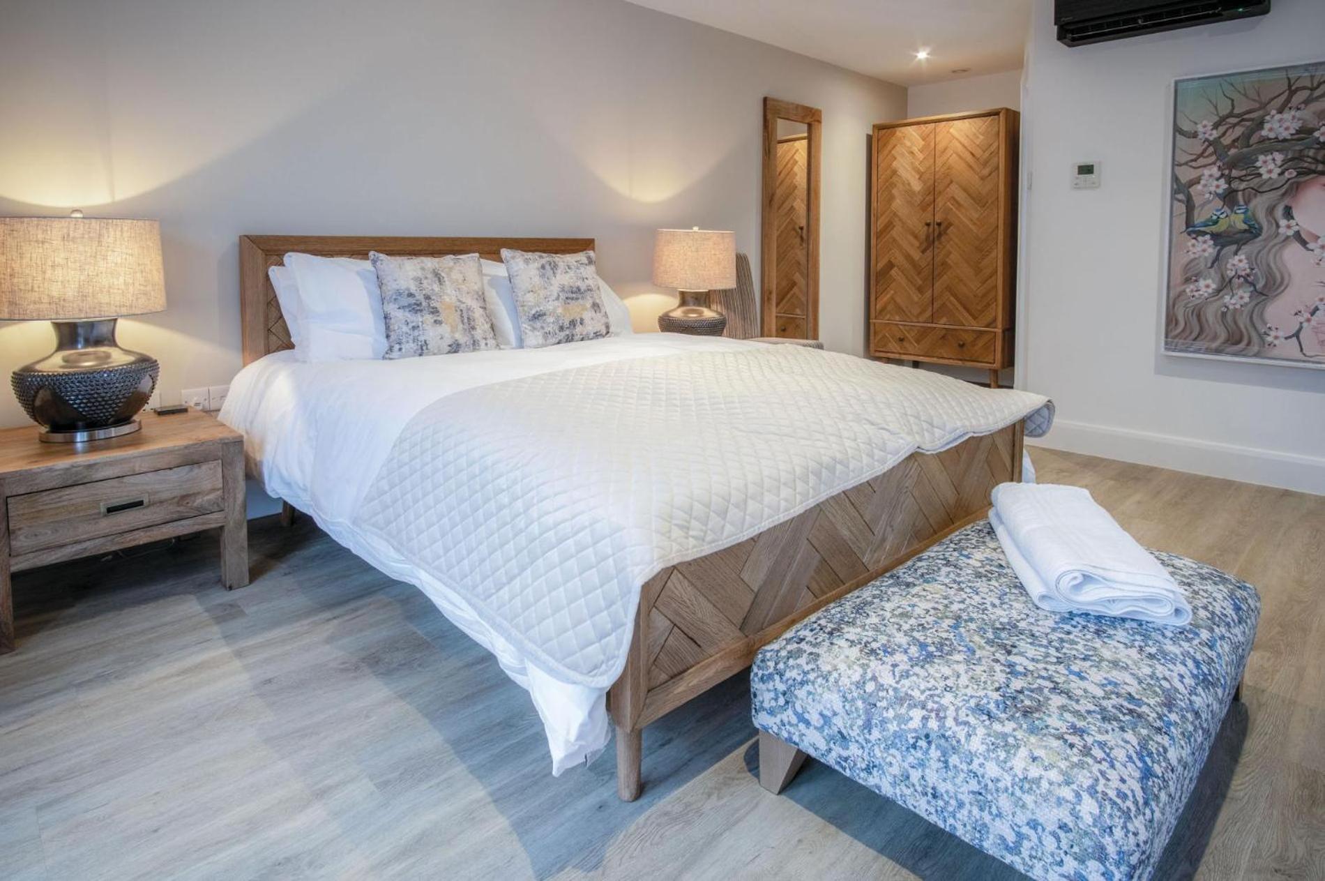 Suite 1 - Sleeping Giant Hotel - Pen Y Cae Inn Брекън Екстериор снимка